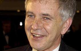 Singer David Essex, 62, has had 23 top 30 singles. Twice divorced with four adult children, David now ... - david-essex_1617033c