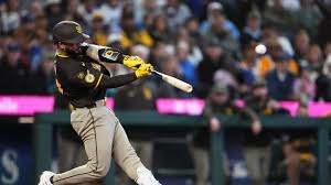 After 11 years in Minors, Durán makes 1st hit a HR, then has No. 2 ROBBED