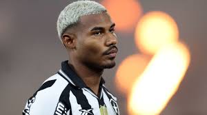 Botafogo entra na briga com Vasco por Cuiabano; Medina ainda tem 'obstáculo'