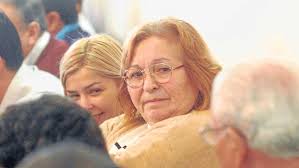 María Ramona Reyna (con anteojos), condenada a ocho de prisión en 2005, que sumaron 18 por violar la libertad condicional (Ramiro Pereyra/LaVoz). - kika