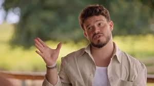 'Viver Sertanejo' recebe cantor cearense Matheus Fernandes neste domingo (17)