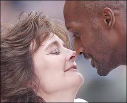 Cherie Blair gives 1998 Commonwealth gold medallist Dalton Grant a kiss after he finished third behind Challenger - _39327367_cheriepa