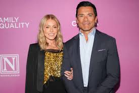 Kelly Ripa and Mark Consuelos Advise Couples Against Having Big Weddings: ‘You Could Buy a House!’
