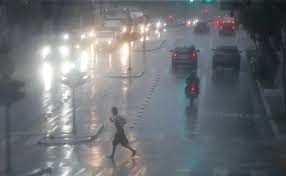 Curitiba entra em alerta amarelo para chuvas intensas com risco de temporais e ventos de 60 km/h
