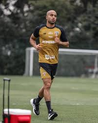 Lucas avança em recuperação e pode retornar ao São Paulo em outubro