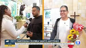 Repórter da TV Globo BH é pedida em casamento ao vivo durante entrada no Bom Dia Minas no dia dos namorados