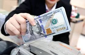 Giá USD tại Việt Nam rớt mạnh