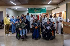 Service Members visit veterans at VA Hospital [Image 6 of 6]