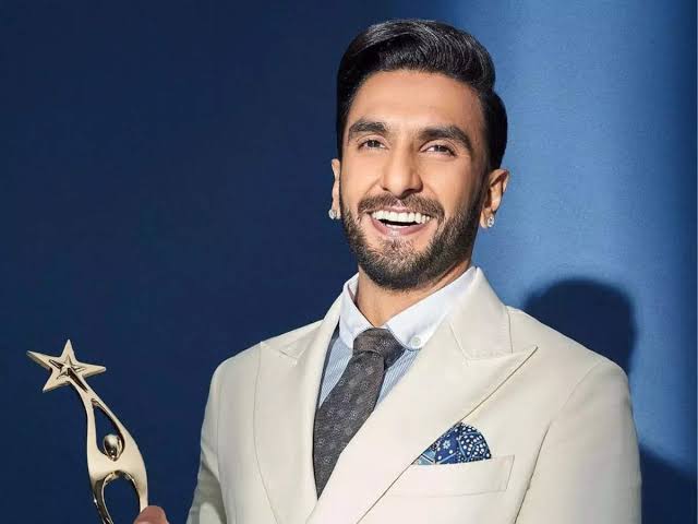 Ranveer Singh gets accidentally slapped by bodyguard at SIIMA Awards. This  is what happened next - The Economic Times