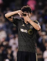 Son Heung-min’s one-man show is insane! ‘1 goal, 2 assists’ explosion... Assisted all of Bouanga’s multi-goals, then scored the decisive goal with a ‘bang!’ LAFC also secures a 3-1 comprehensive victory