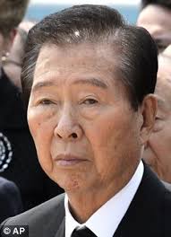 Former President Kim Dae-jung, a towering figure in South Korea&#39;s struggle for democracy who won the 2000 Nobel Peace Prize for seeking reconciliation with ... - article-1207310-0617FAFC000005DC-941_233x323