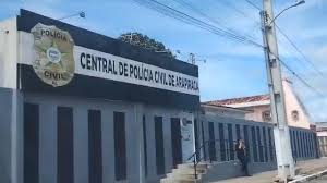Mulher é detida por invadir casa e ameaçar parentes de ex-companheiro após família ameaçar expor vídeo de traição