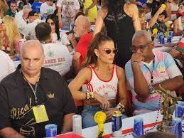 Juliana Paes fala da emoção no desfile: 'perdi toda a sensualidade'