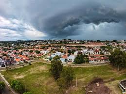 Defesa Civil emite alertas para temporais com risco alto de danos em regiões do RS