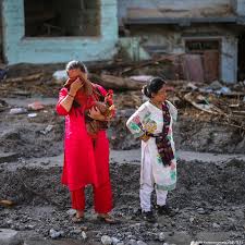 Deslaves en el Himalaya dejan casi 800 muertos