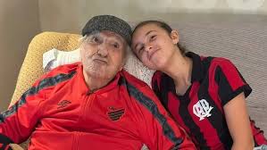 Aos 101 anos, lenda do Athletico emociona ao dizer: "Quero jogar de novo até morrer"