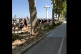 ¡Ola de Calor en Lyon! Piscinas al Límite: ¿Cómo Refrescarse Sin Morir en el Intento? - Imagen ilustrativa del artículo