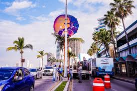 Cultura avanza en la instalación de baños y pendones en la zona carnavalera
