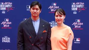 ¡Mamiko Tanaka Impacta! Esposa de Ohtani deslumbra en la Serie Mundial