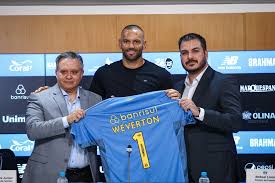 Weverton chega à Arena e destaca grandeza do Grêmio: Uma honra estar aqui
