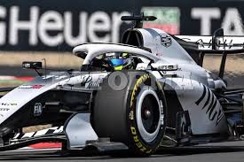 Frustra a Checo falla en auto, pero estará en la sprint