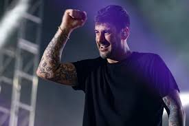 ¡Melendi Enciende Argentina! Un Show Emocional que Celebra 20 Años