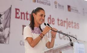 Sheinbaum destaca labor de docentes en México; 