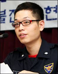 Lee Gil-jun calls for abolishment of the riot police system in Shinwoldong ... - 080728_p03_riot
