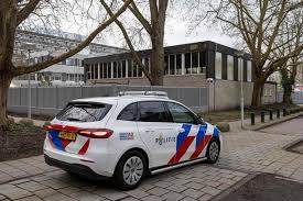 Explosion devant une école juive d’Amsterdam, la maire dénonce « un acte lâche d’agression » contre la communauté juive