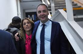 Manuel Adorni y el vuelo a Punta del Este: una operación financiera con sospechas en las firmas vinculadas al Estado