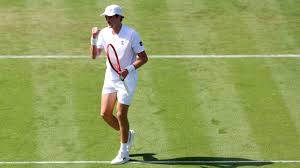Wimbledon: João Fonseca confirma favoritismo, 'atropela' Bautista Agut na estreia e avança à 2ª rodada