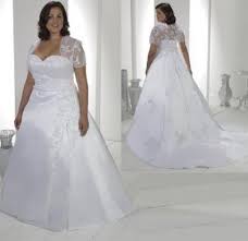 Resultado de imagem para novos modelos de plus size para noivas