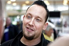 Volbeat-forsanger Michael Poulsen er nu på benene igen efter et kollaps på scenen i søndags. (Foto: Nils Meilvang) Se stort billede - 1782490-volbeat
