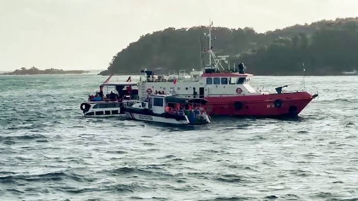 Steamer runs out of fuel on swollen Chambal river, stranding around 40 passengers; all safe after diesel sent to refuel