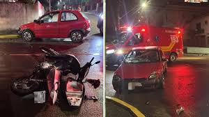 Homem é encontrado inconsciente após batida entre moto e carro em SC
