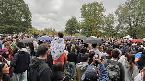 Daniel Caesar's FREE Concerts: Fans Go Wild! You Won't Believe Where!