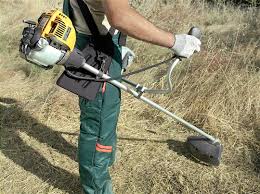 Resultado de imagen de desbrozado con herramienta manual