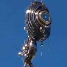 Um objeto metálico apareceu no céu de Acapulco… e foi ...