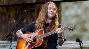 “Maybe I Shouldn’t Have Come Back”: Bluegrass Star Reacts After Fan Throws Object at Him Onstage in Indiana