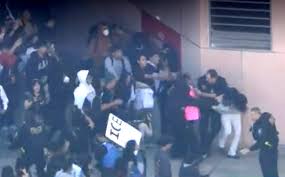 Students and Federal Police Clash