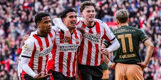 Opstelling PSV: Van den Berg en Sildillia in de basis, Perisic begint op de bank