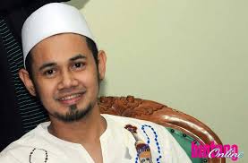 Jumat, 21 Maret 2014 14:07:48 | Ade Irwansyah. Ustadz Guntur Bumi. (Seno/BION) - dacacdb8df459087413f40fbed9f792c