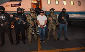 Juez detiene extradición a EU de 