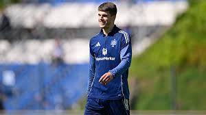 HSV: „Smarte Lösung finden!“ HSV-Star Vuskovic in Frankfurt dabei