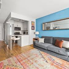 US Housing Market Frozen: Sales Decline and Inventory Rises