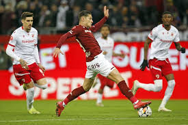 Rapid – Dinamo. Spectacol în decor vișiniu, alb și roșu