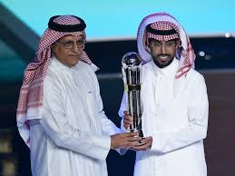 السعودي سالم الدوسري يفوز بجائزة أفضل لاعب في آسيا 2025