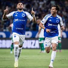 Em estreia do titulares, Cruzeiro goleia Uberlândia pelo Mineiro