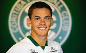 Sem oportunidades com Vojvoda, lateral deixa o Santos e reforça Coritiba