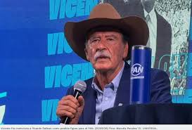 Vicente Fox menciona a Ricardo Salinas como posible figura del PAN